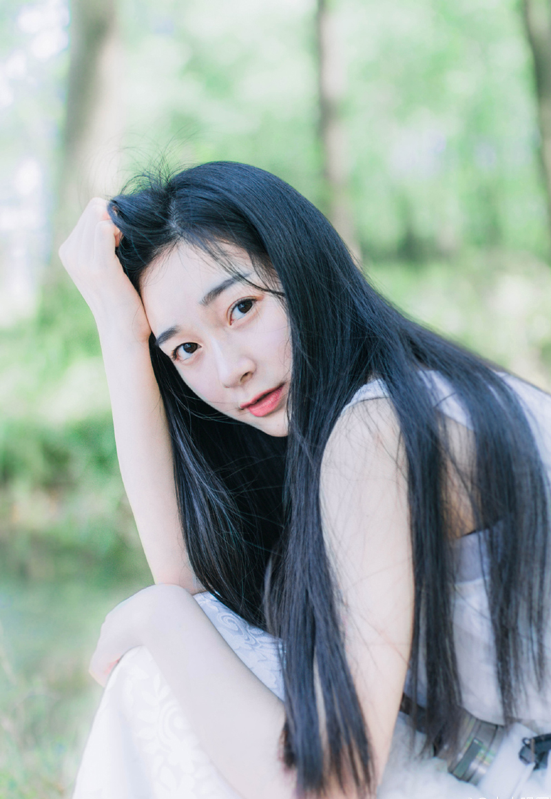 “庞先生，不是我等不明事理。”一名蜀将苦笑道：“只是冠军侯之政策，于我士族……”